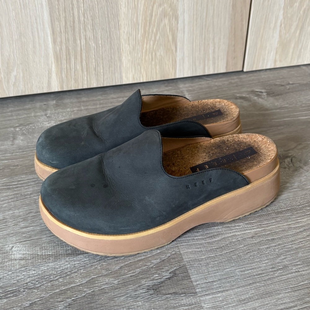 Reef Vista Skye Clogs - Charcoal